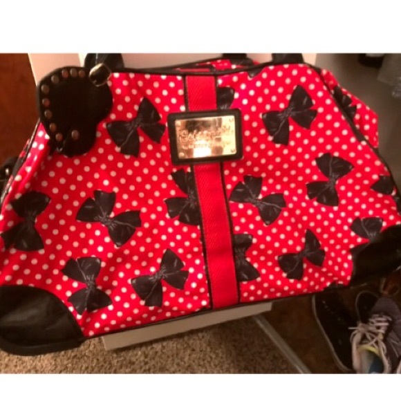 betsey johnson rolling luggage